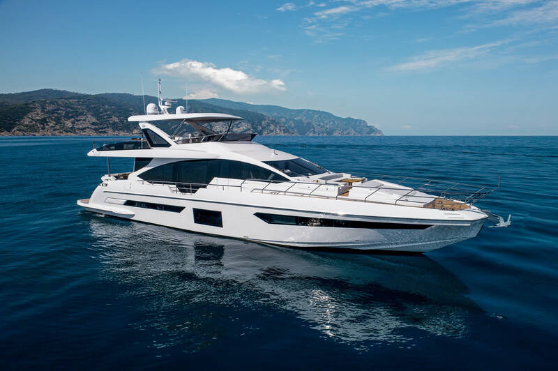 Exterior Azimut Grande 25 METRI