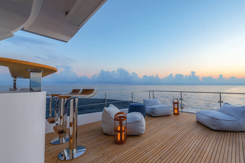 Lounge area on aft flybridge