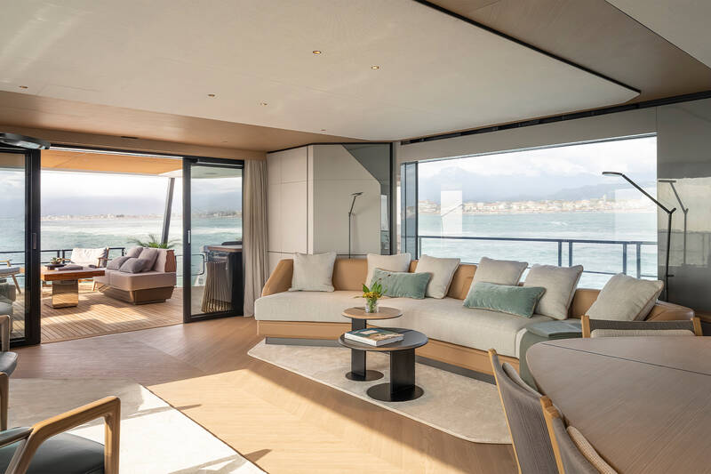 Main deck salon