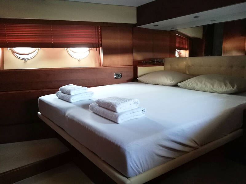 Bow cabin