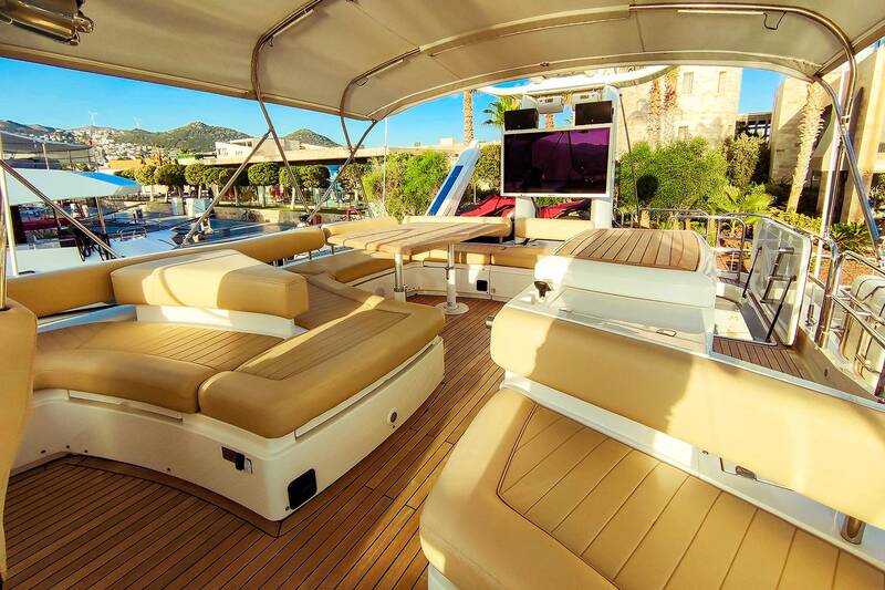 Dining area on flybridge