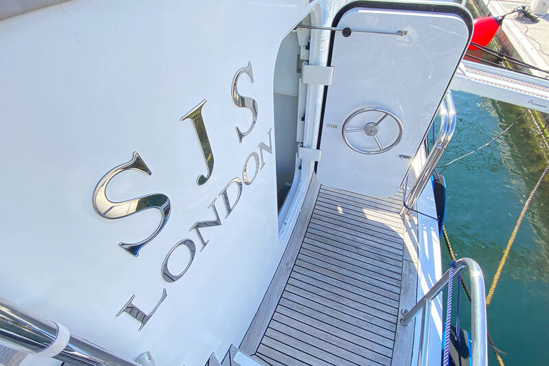 Access to crew cabin on transom