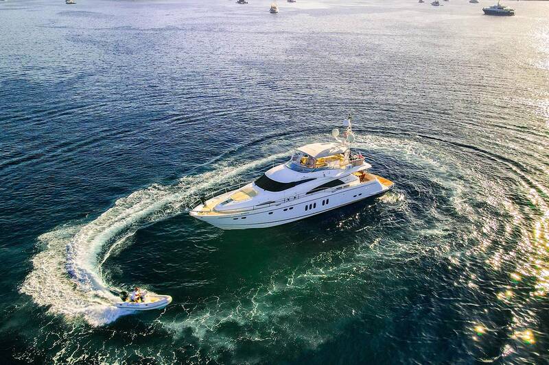 Exterior Fairline Squadron 74 M/Y "SEVEN"