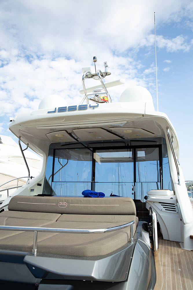 Sunbathing cushions on aft