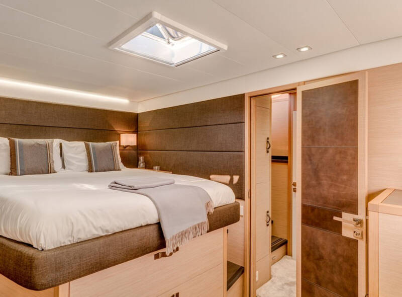 Guest cabin M/Y  LONG MONDAY 
