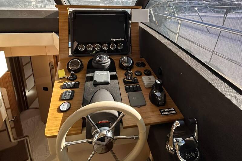 Helm station