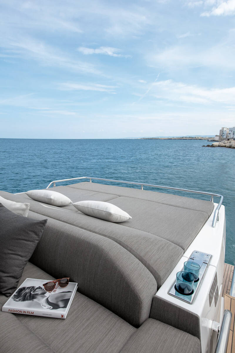 Sunbed area on aft cockpit