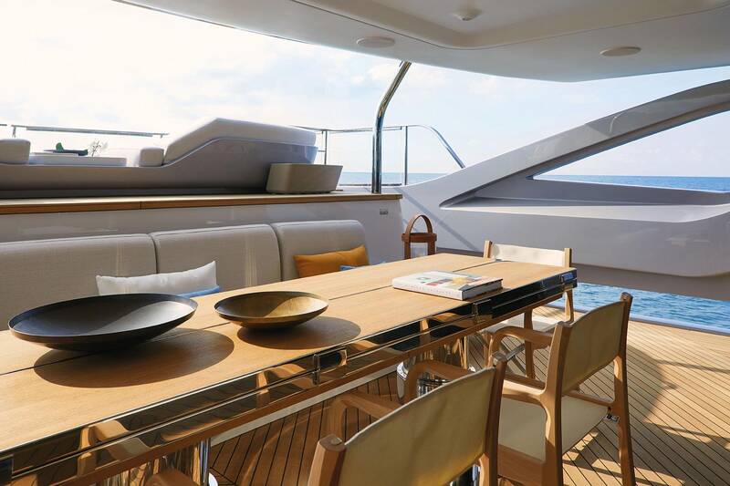 Dining area on cockpit 