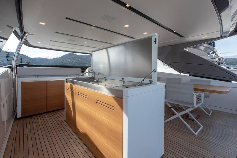 Bar on flybridge