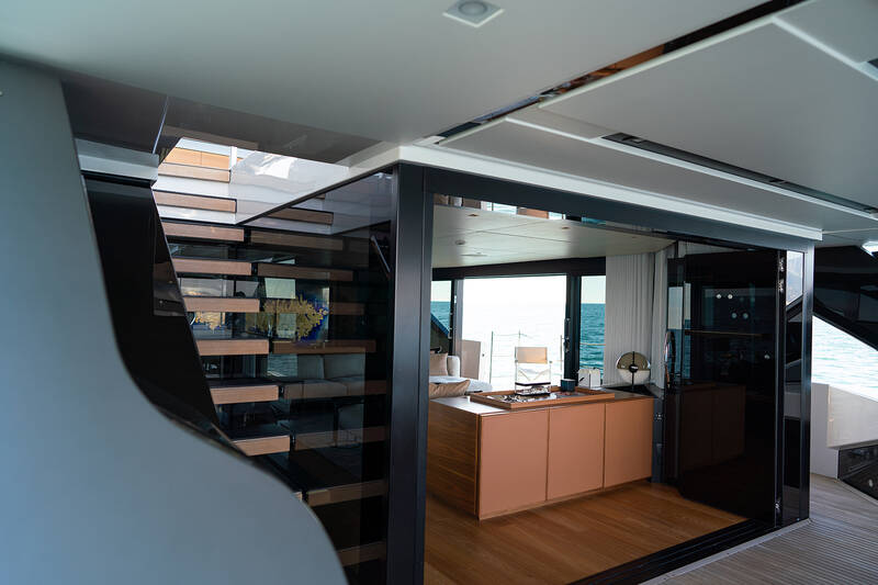 Access to main salon with folding balcony