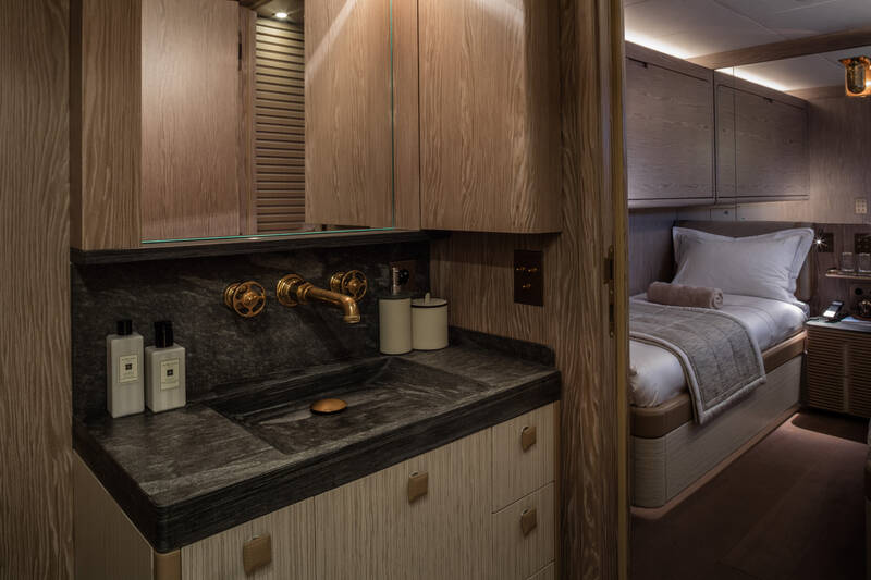 Guest cabin on portside