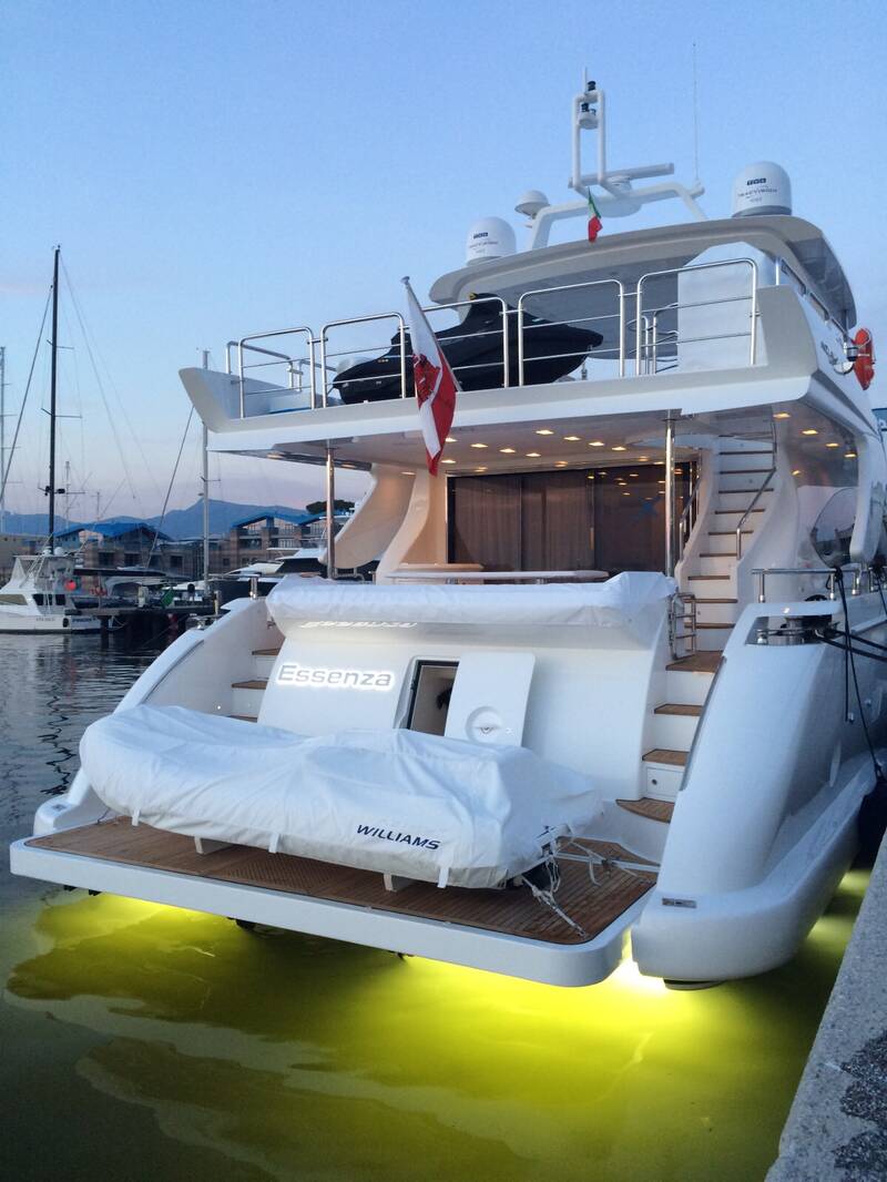 Exterior Azimut 84, 2015