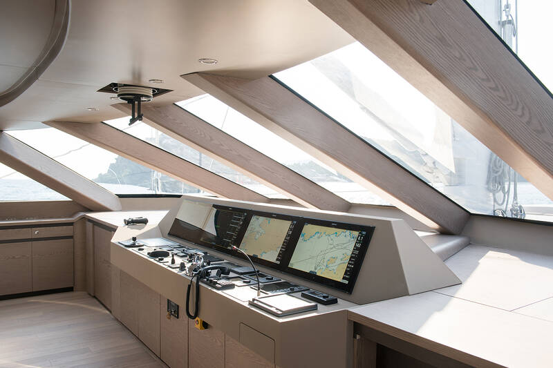 Main helm station