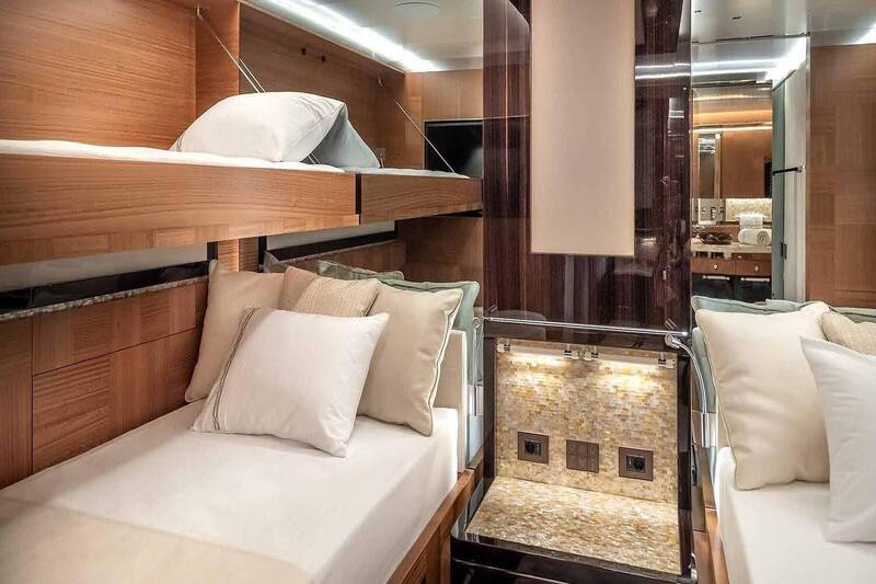 Twin cabin with two beds