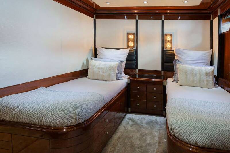 Twin cabin 