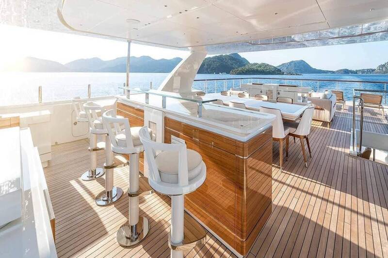 Sundeck bar
