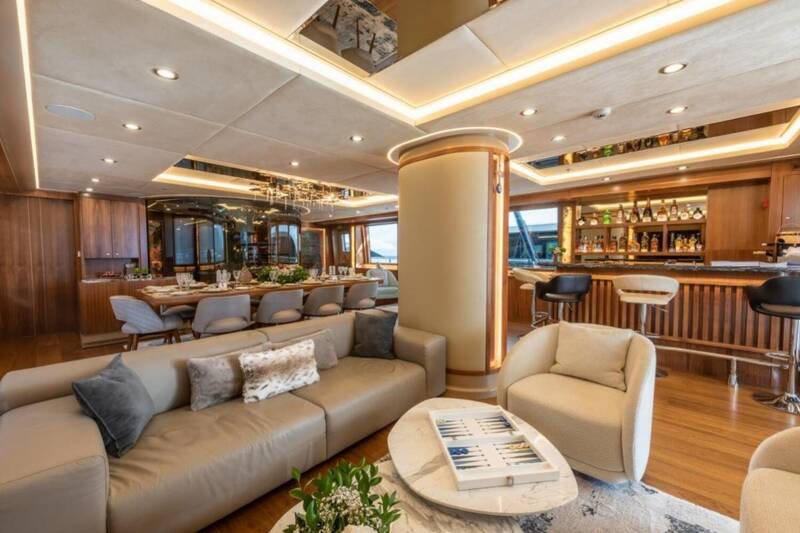 Lounge area main deck