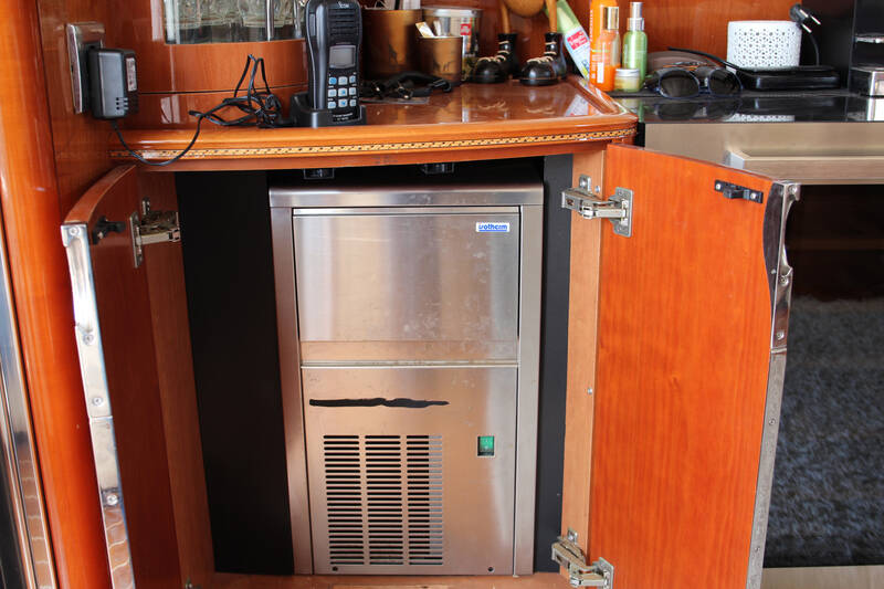 Icemaker in saloon
