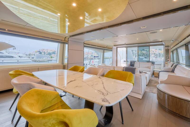 Salon dining 