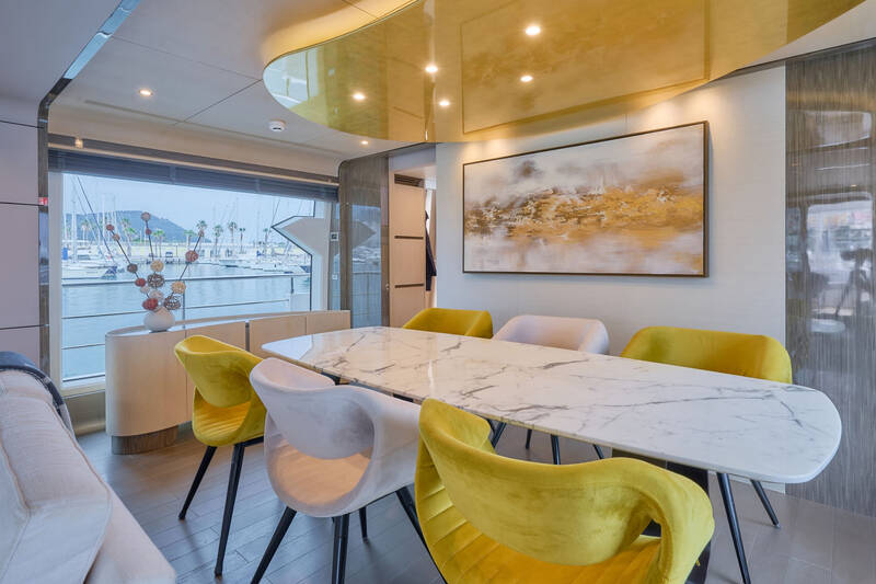 Salon dining 