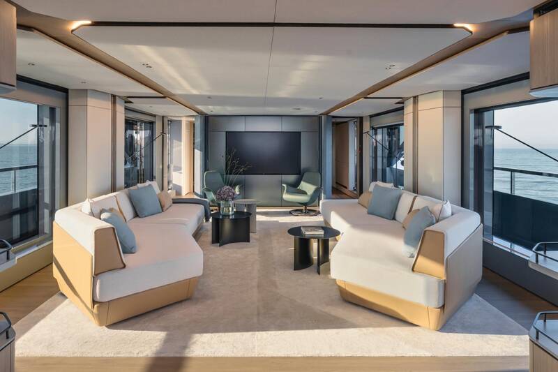 Main deck salon