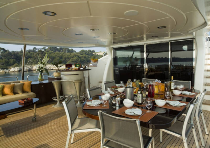 Dining area on upper deck 